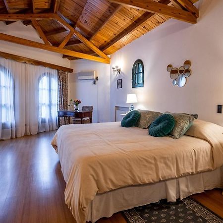 Hotel Casona La Chiquita Chacras de Coria Esterno foto