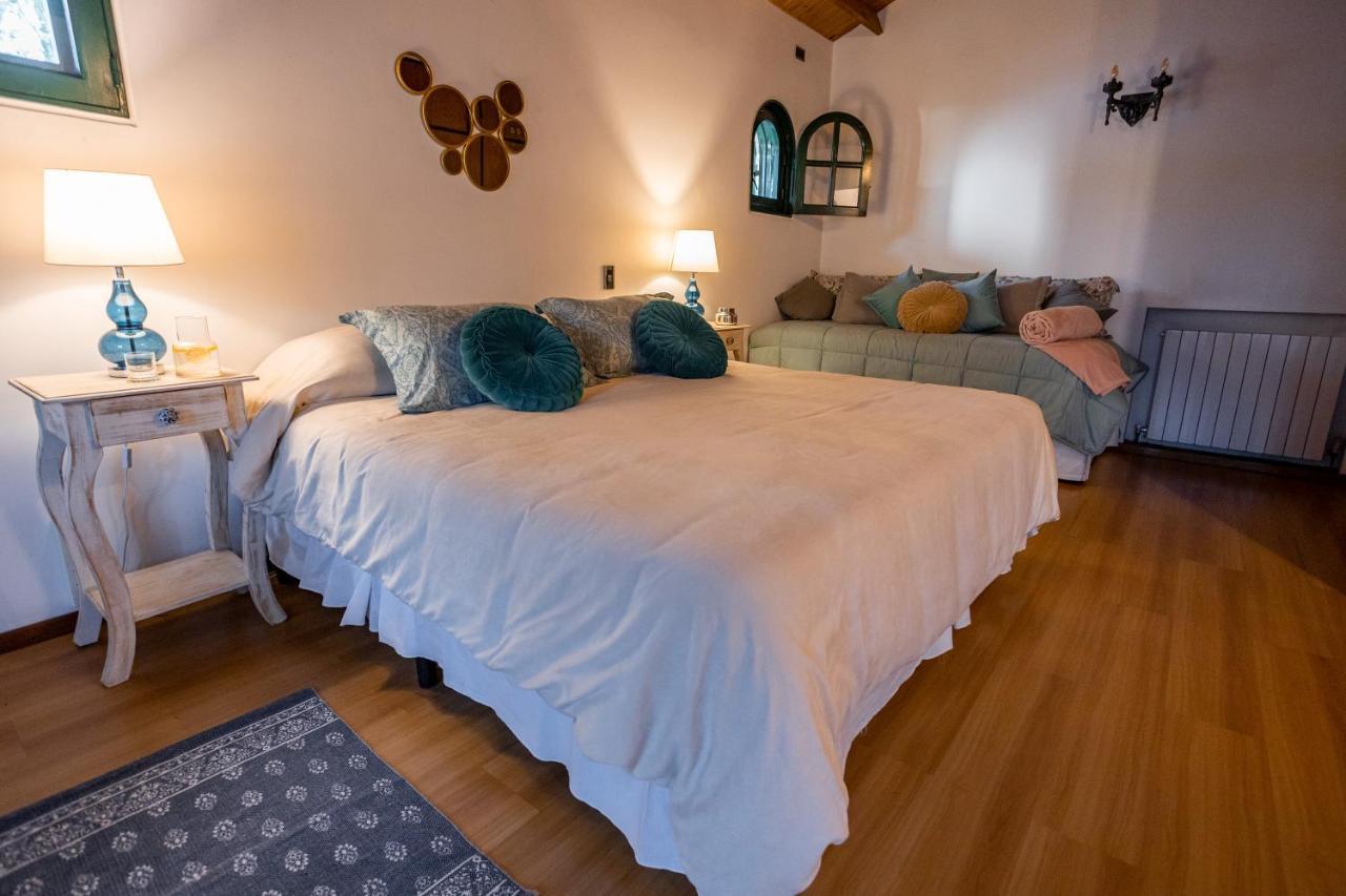 Hotel Casona La Chiquita Chacras de Coria Esterno foto