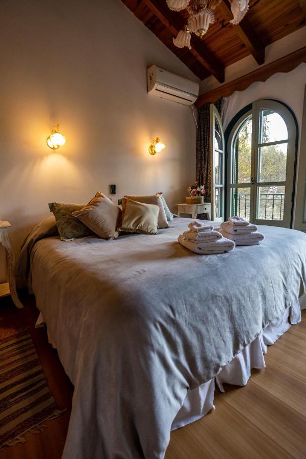 Hotel Casona La Chiquita Chacras de Coria Esterno foto