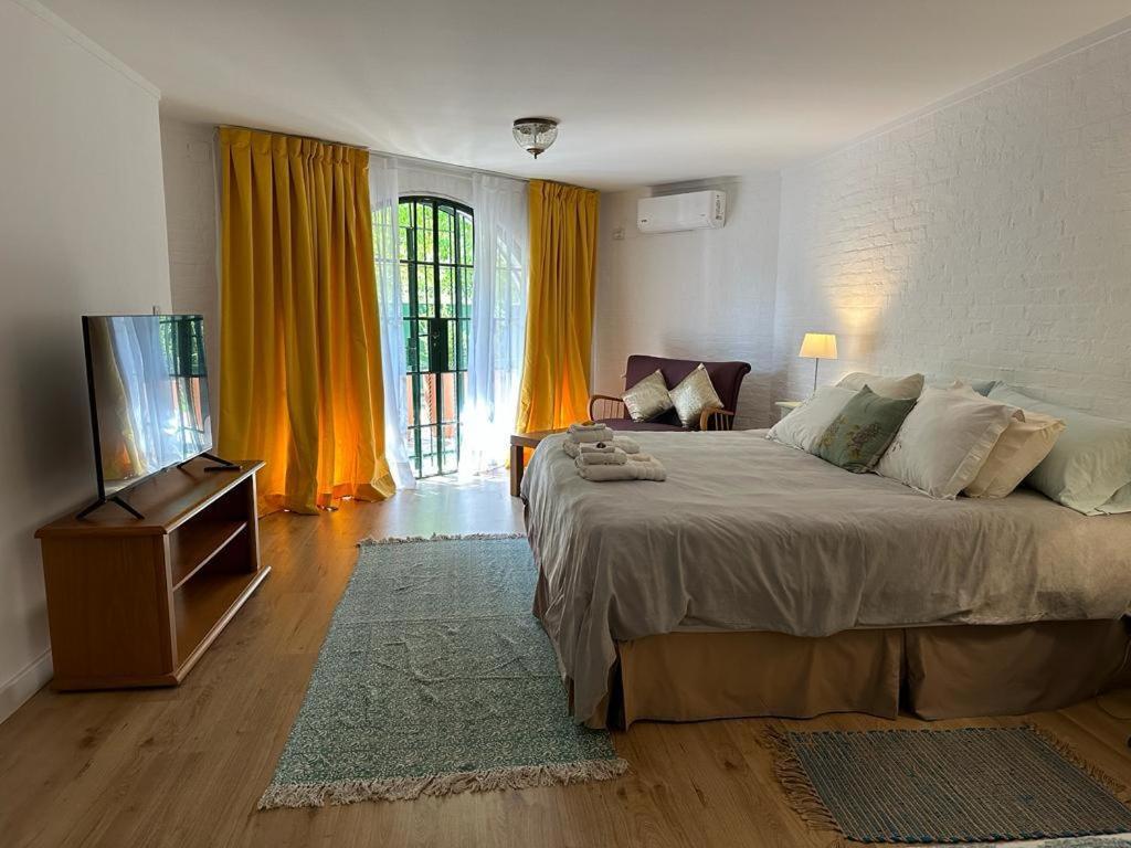 Hotel Casona La Chiquita Chacras de Coria Esterno foto