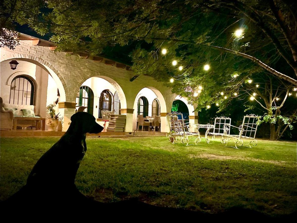 Hotel Casona La Chiquita Chacras de Coria Esterno foto